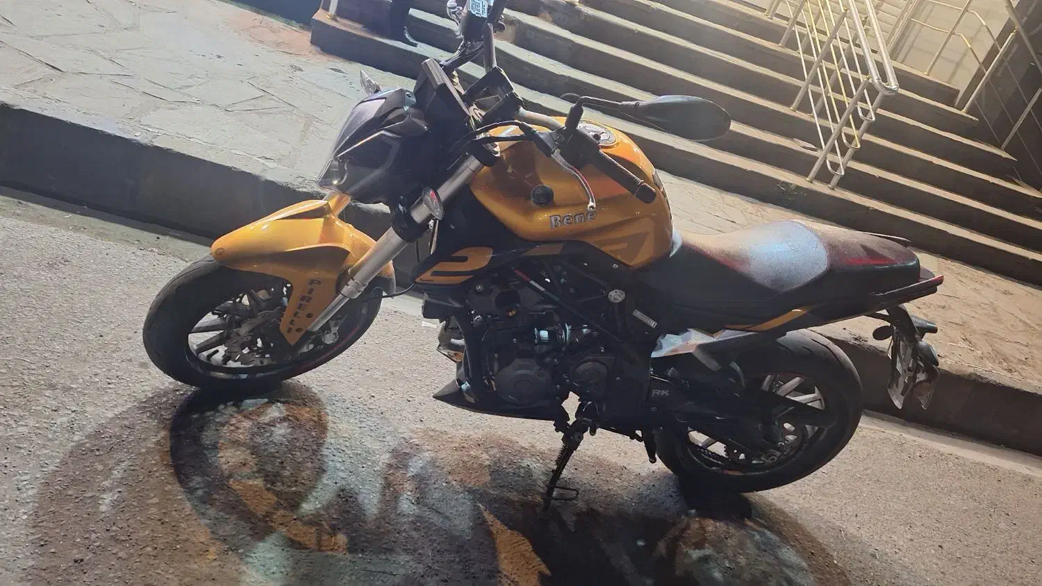 موتوربنلی ۳۰۰ سی سی دوسیلندرنک طلایی|موتورسیکلت|نوشهر, |دیوار