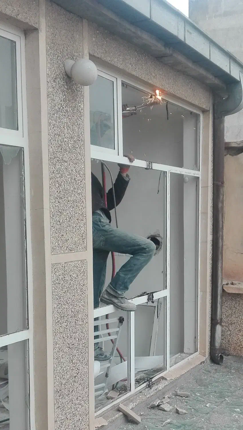 خرید درب پنجره الومینیومی اهنی و ضایعات آهن|مصالح و تجهیزات ساختمان|تبریز, |دیوار