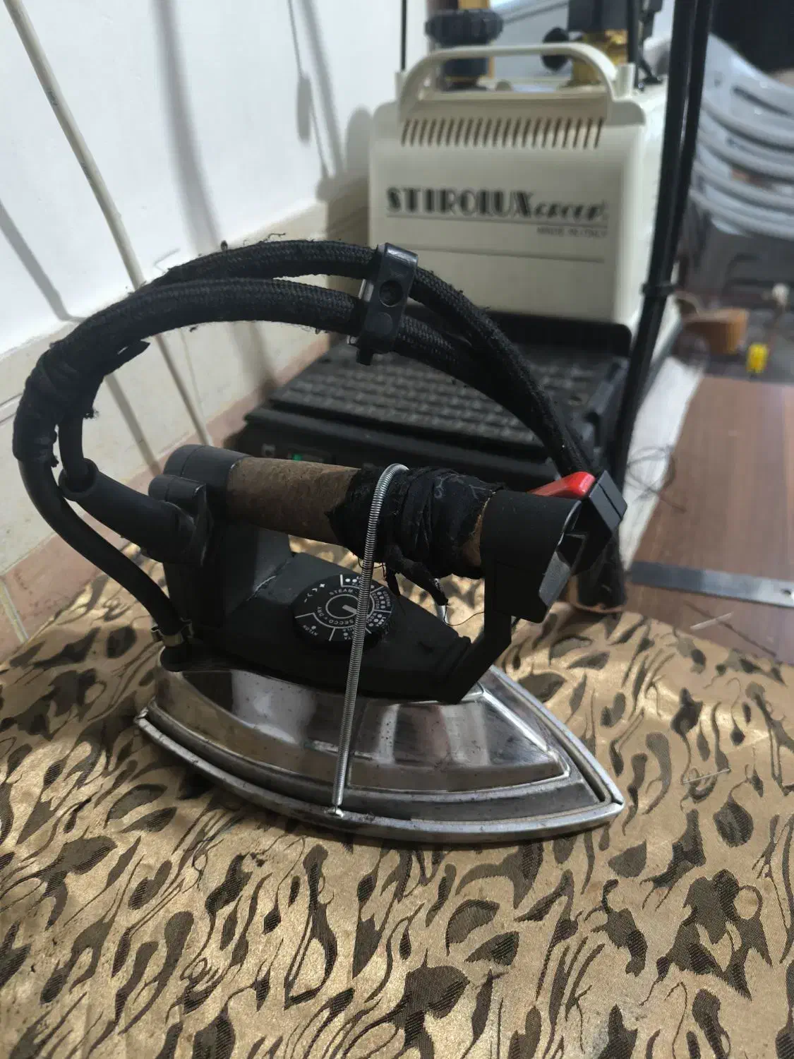 اتو بخار مخزن دار ایتالیایی مارک استرالوکس|اتو و لوازم اتو|کرمانشاه, |دیوار