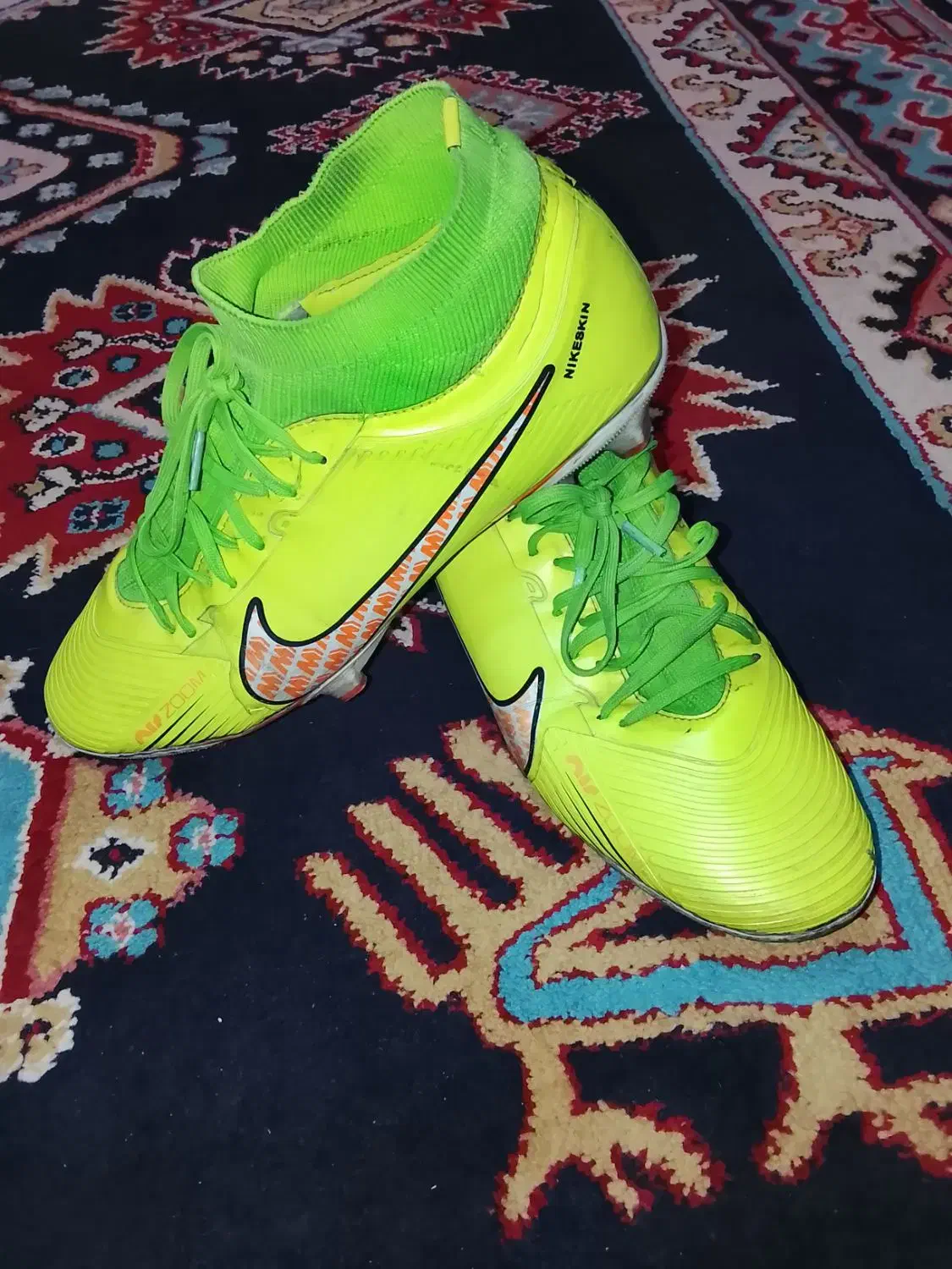 کفش فوتبال|کیف، کفش، کمربند|یاسوج, |دیوار