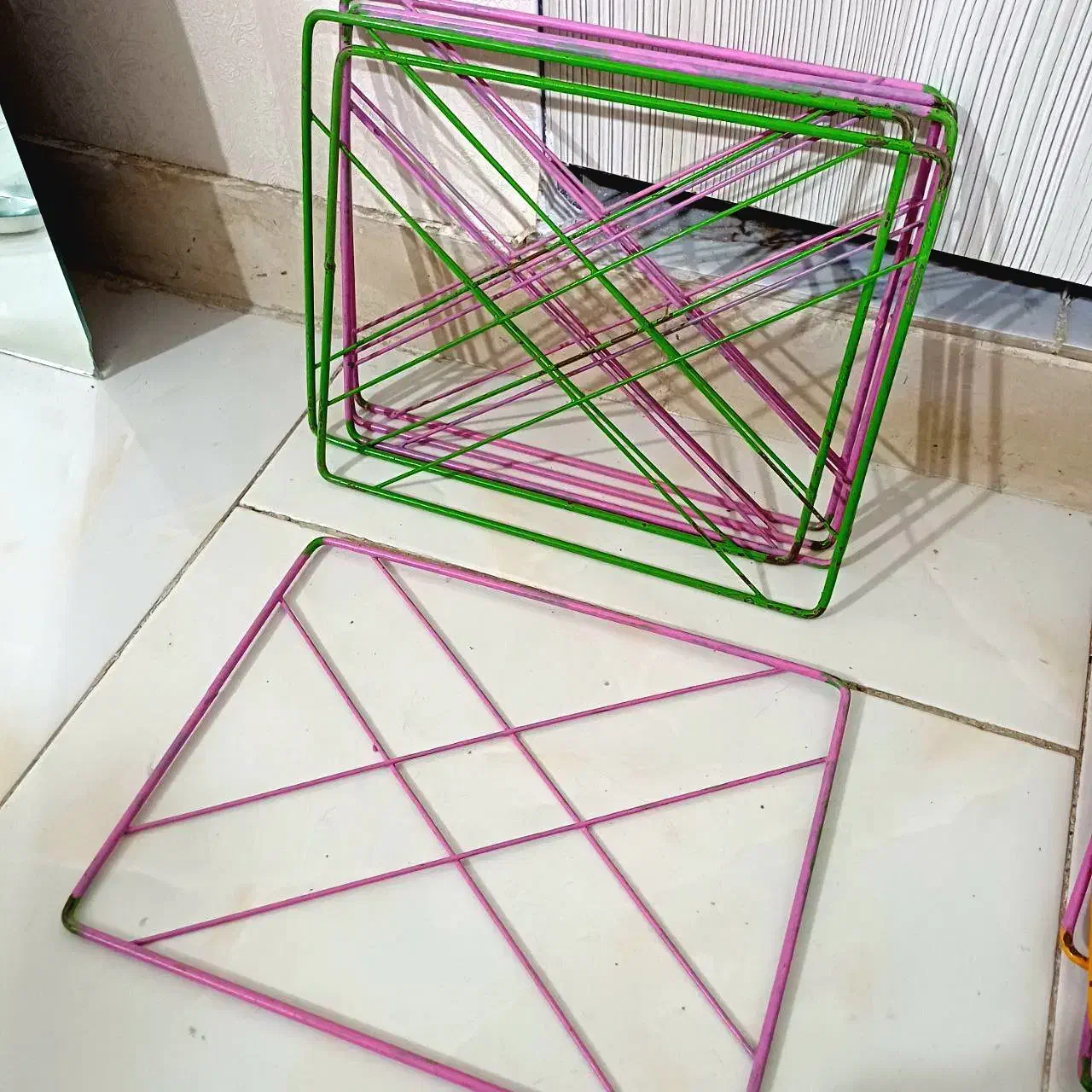 قفسه فلزی رنگی در حد نو|کتابخانه، شلف، قفسههای دیواری|تویسرکان, |دیوار