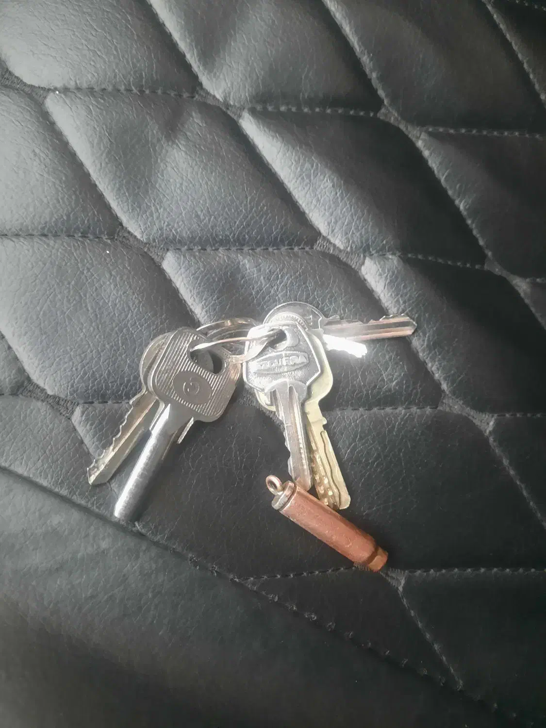 پیدایش دسته کلید|اشیا|اراک, |دیوار