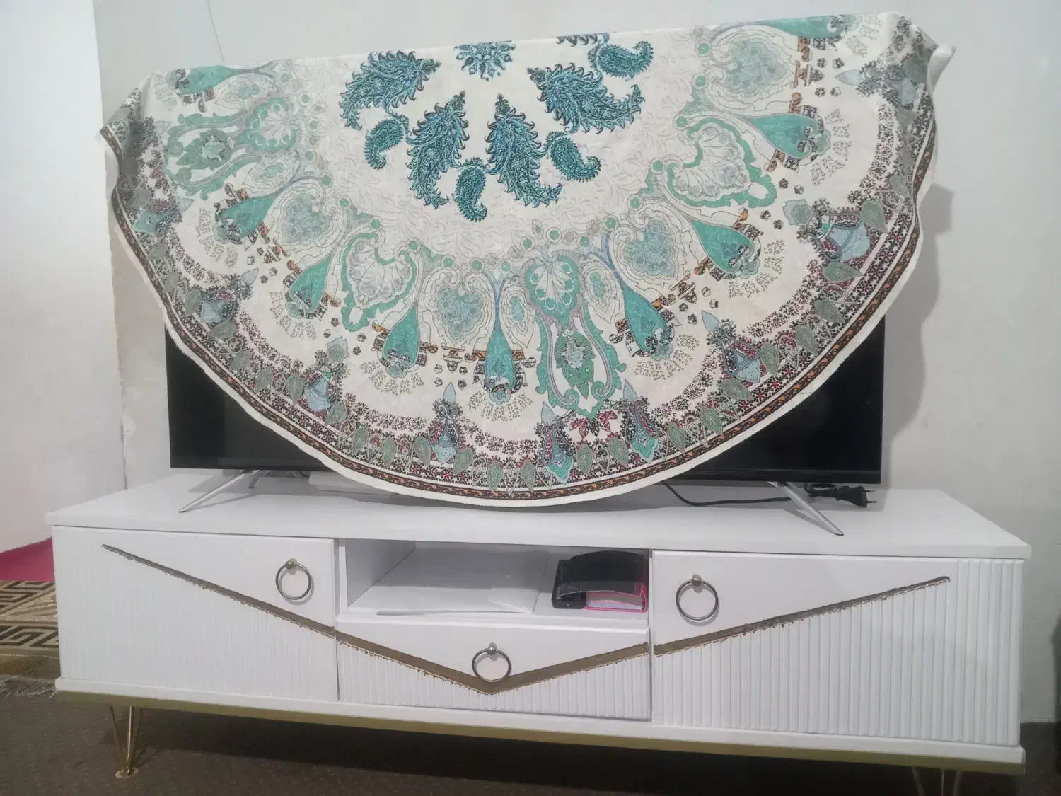 تلوزیون 55انچ ومیز تلویزیون|تلویزیون و پروژکتور|سرخنکلاته, |دیوار