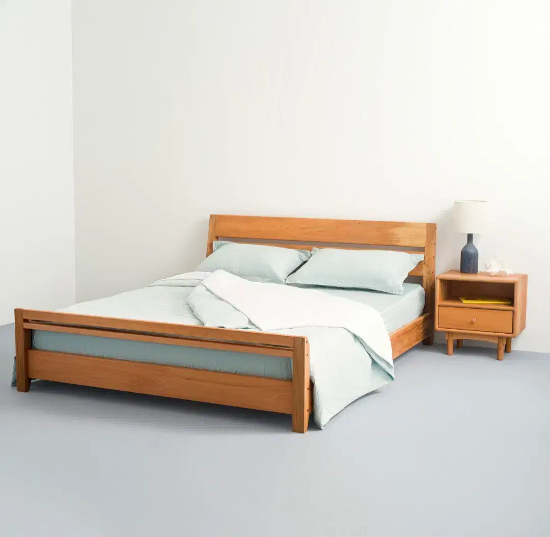 تخت خواب پیرو و دو عدد پاتختی برند پیرو|تخت و سرویس خواب|تهران, تهرانسر شمالی|دیوار