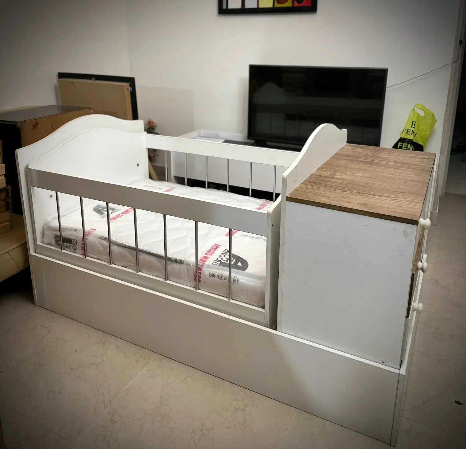 تخت خواب نوزادی،نوجوانی|تخت و سرویس خواب|هشتگرد, فاز ۱ مهستان|دیوار