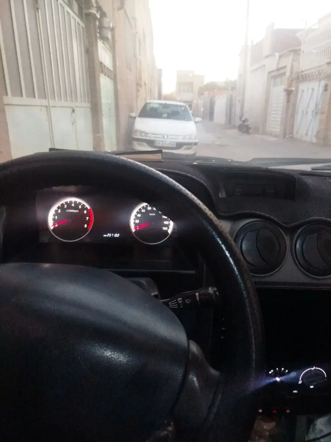 111سفید مدل 97خانگی|خودرو سواری و وانت|یزد, |دیوار