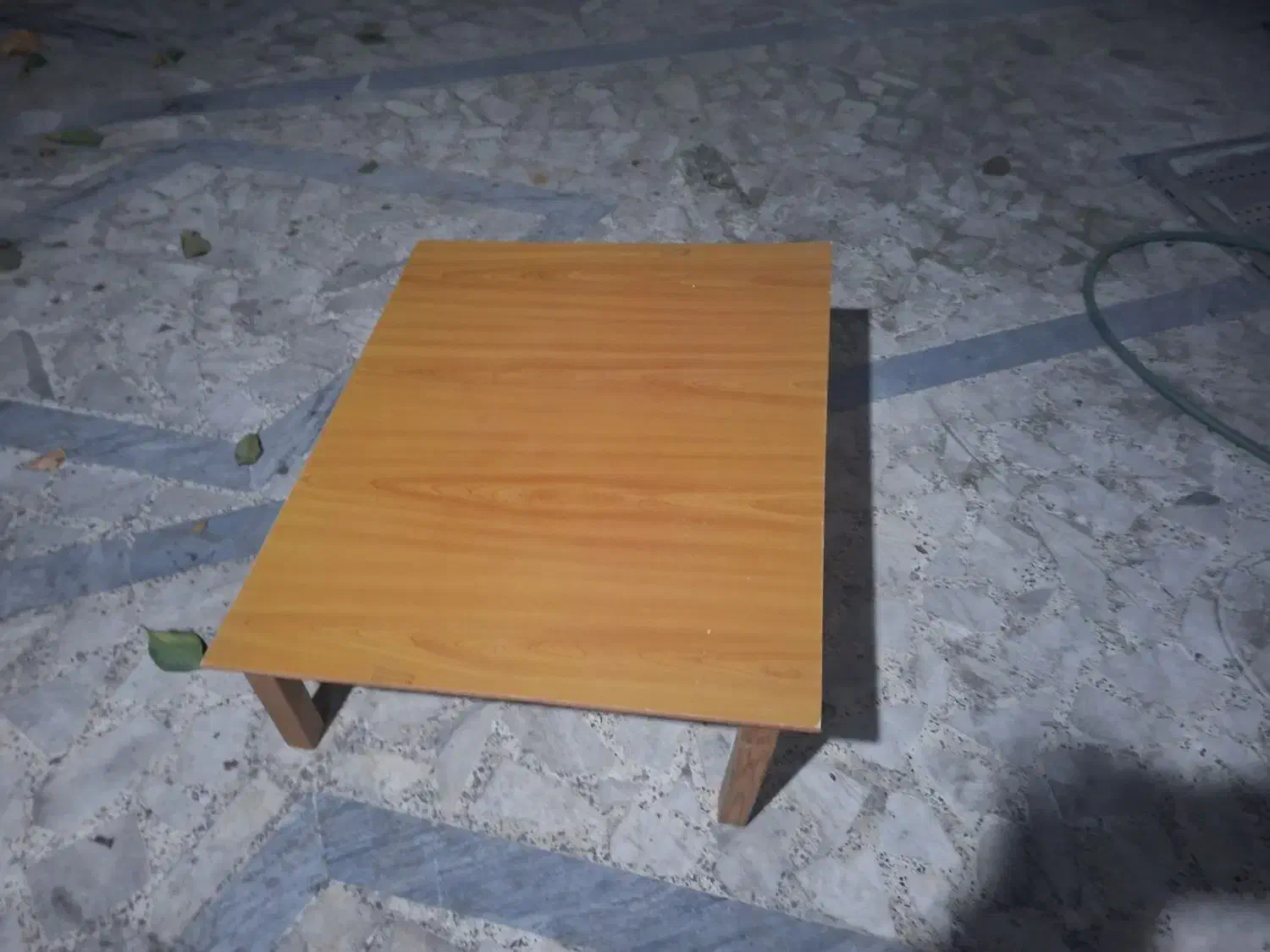 میز تحریر بسیار نو|میز تحریر و کامپیوتر|رشت, نظری|دیوار