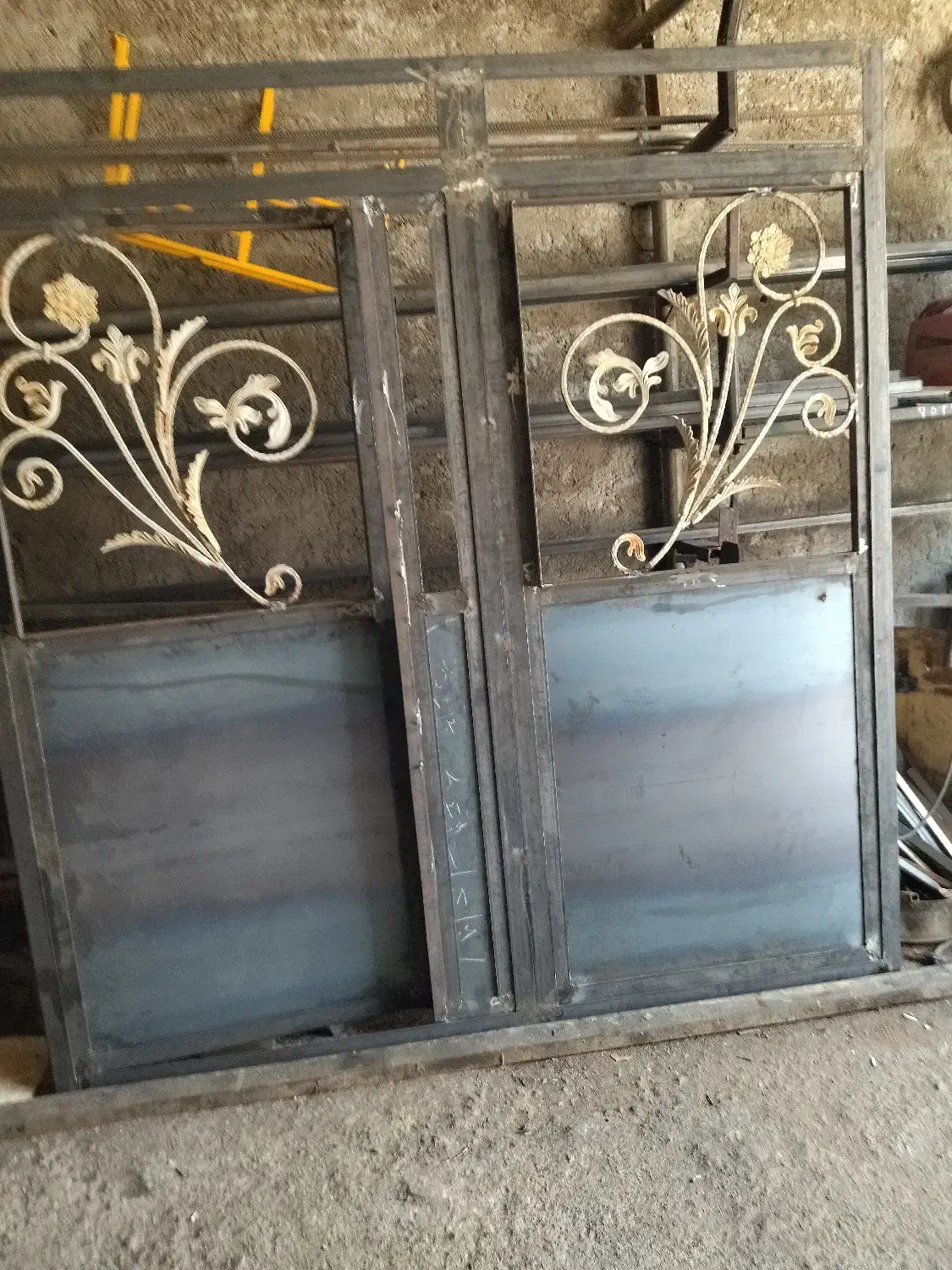 ساخت دروپنجره نرده و حفاظ کبیری|خدمات پیشه و مهارت|میانه, |دیوار