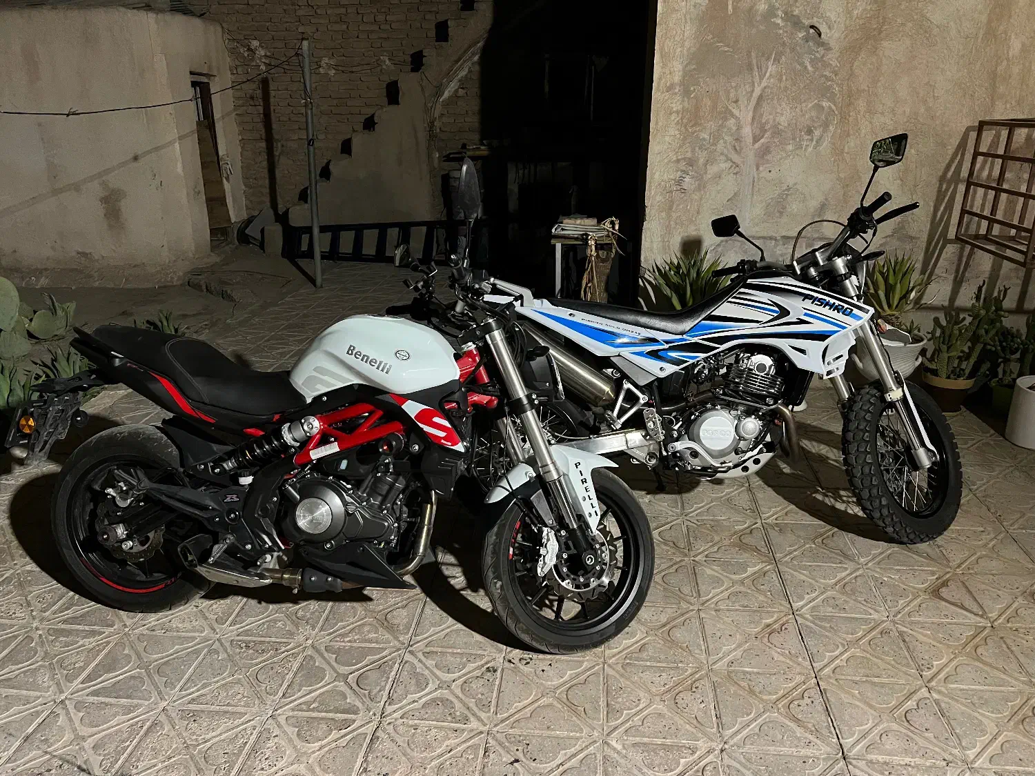 بنلی ۳۰۰ وتریل پیشرو گلد ۲۵۰|موتورسیکلت|کرمان, |دیوار