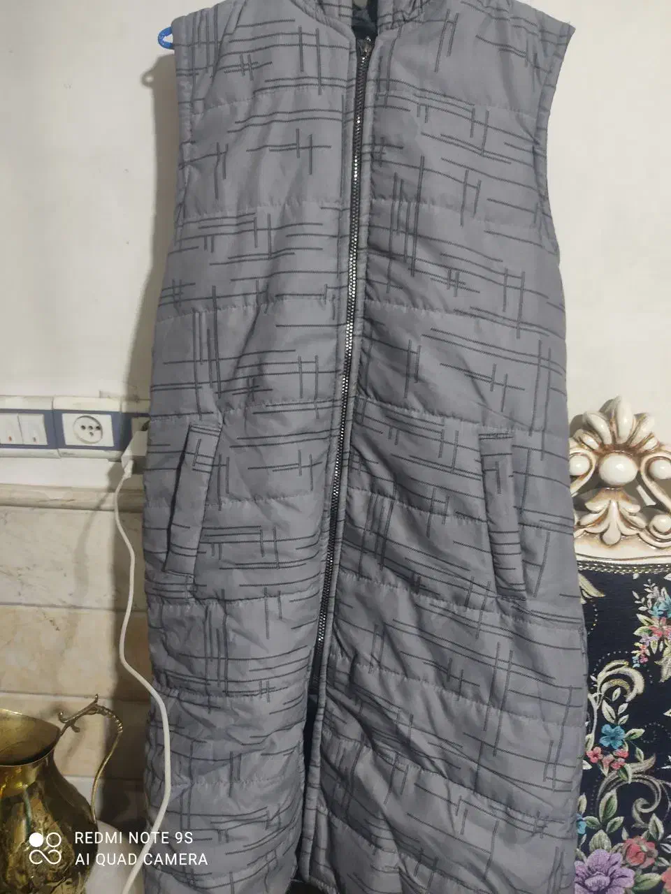 پافربلنداسترکشی خزدارکلاه نونواصلاپوشیده نشده|لباس|قم, قلعه کامکار|دیوار