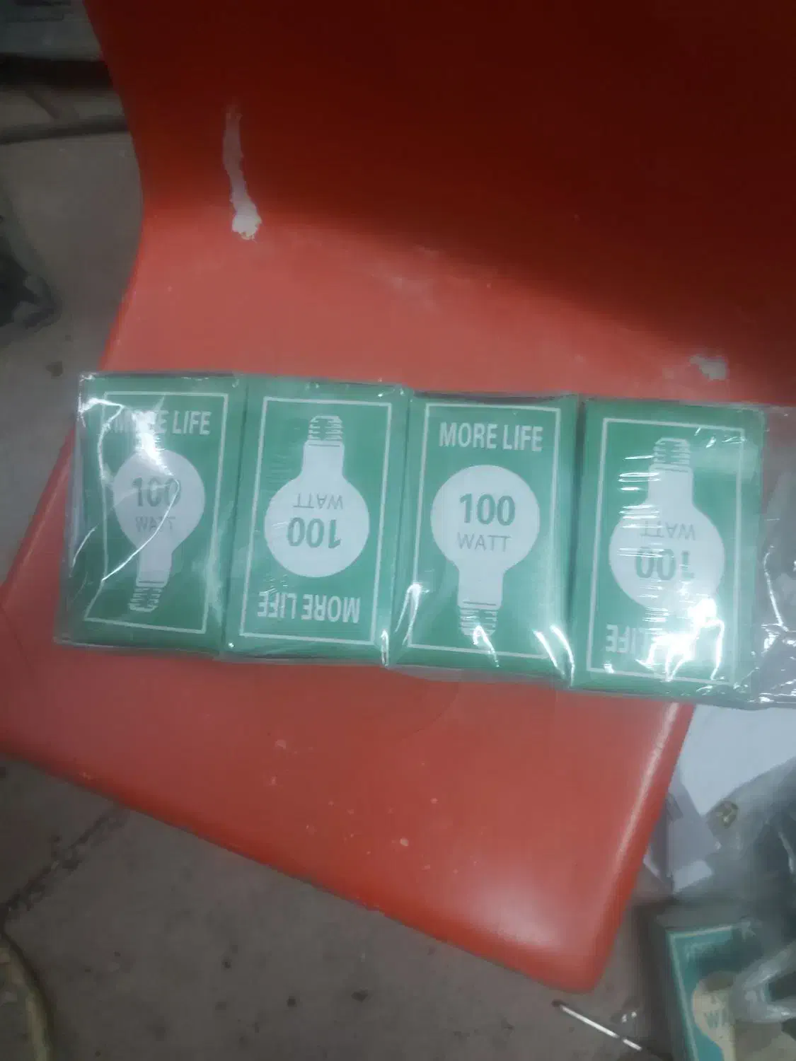 تعدادی لامپ نو قدیمی برنده ای معتبر نو|لامپ و چراغ|تهران, شهرک دانشگاه|دیوار