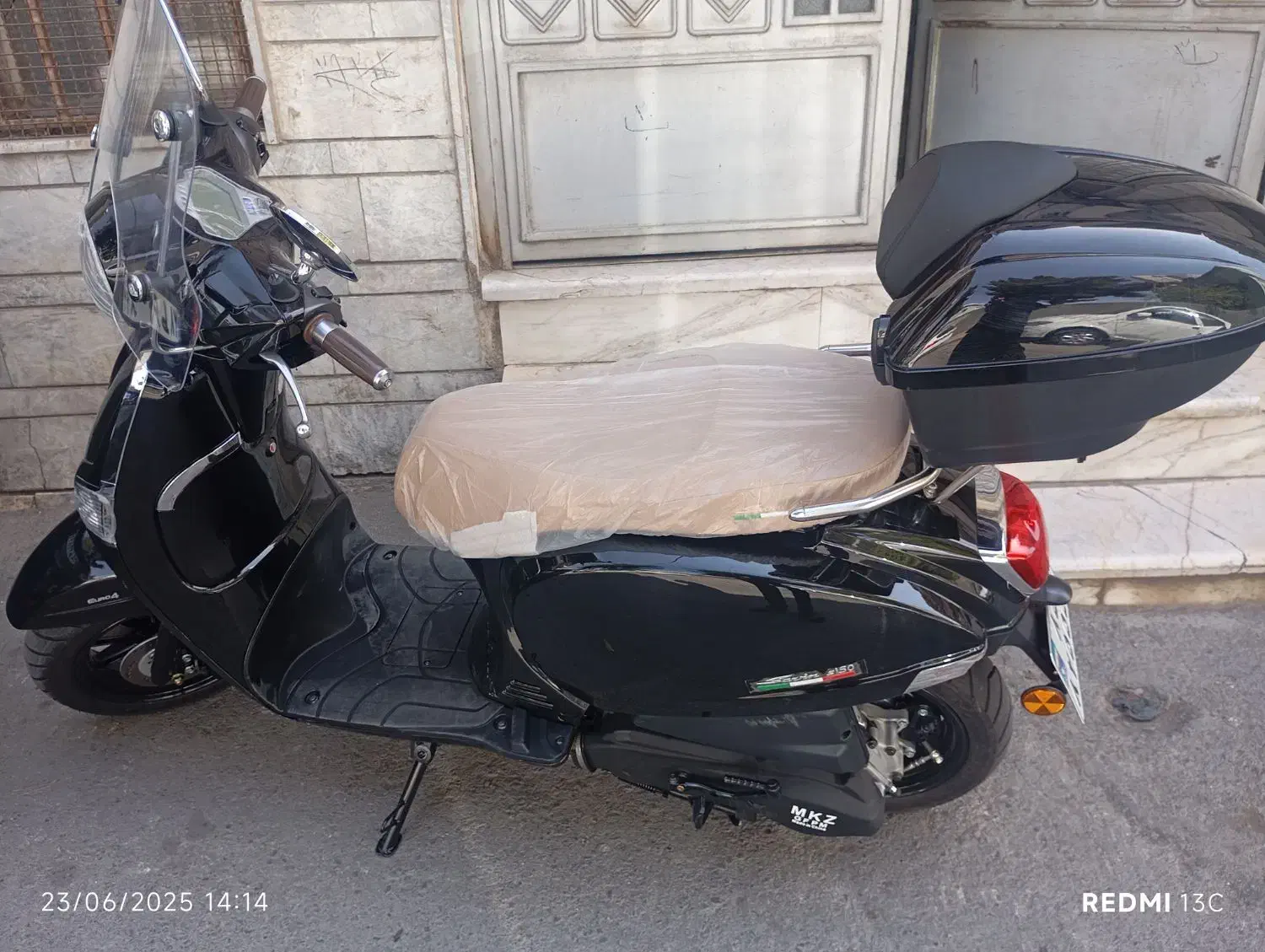 موتور وسپا|موتورسیکلت|مشهد, عنصری|دیوار