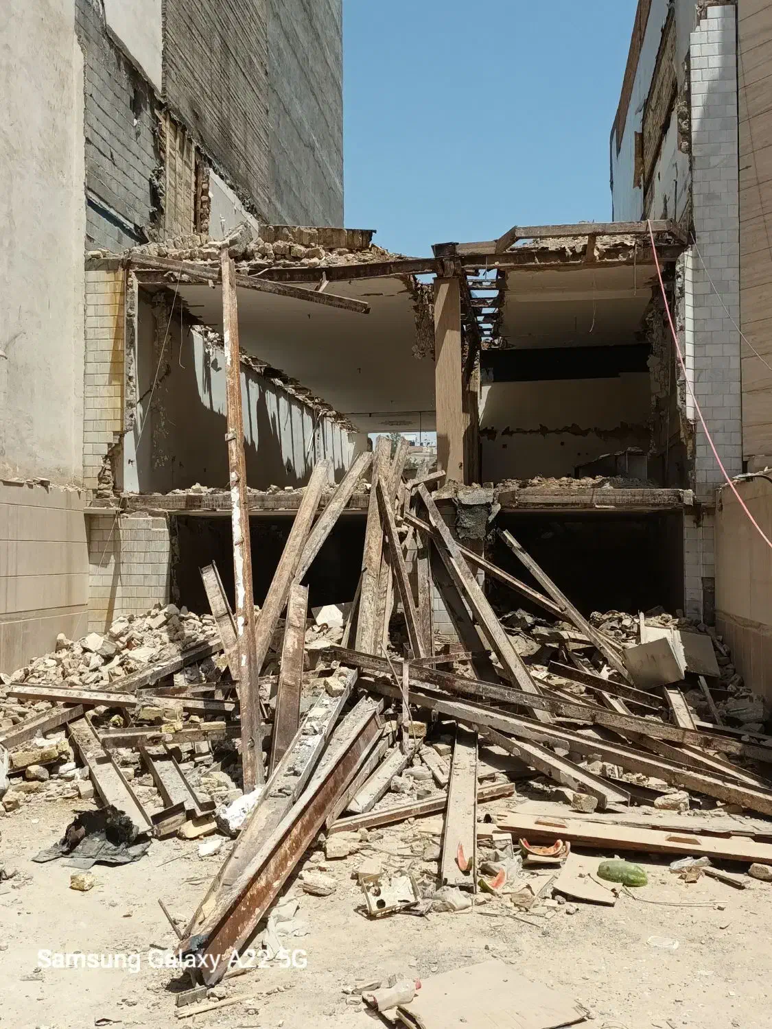 تخریب ساختمان وخاکبرداری وخریداهن آلات حیدری|خدمات پیشه و مهارت|مشهد, صیاد شیرازی|دیوار