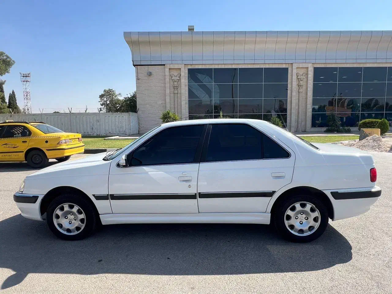 اجاره خودرو پارس XU7 با تخفیف ویژه پاییزه|خودرو اجاره‌ای|شیراز, فرودگاه شهید دستغیب شیراز|دیوار