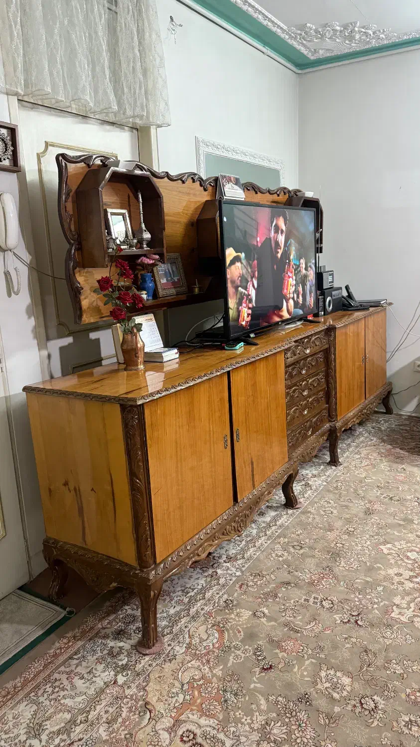 فروش میز تلویزیون تمام چوب گردو عتیقه و انتیک|میز تلویزیون|دماوند, گیلاوند|دیوار