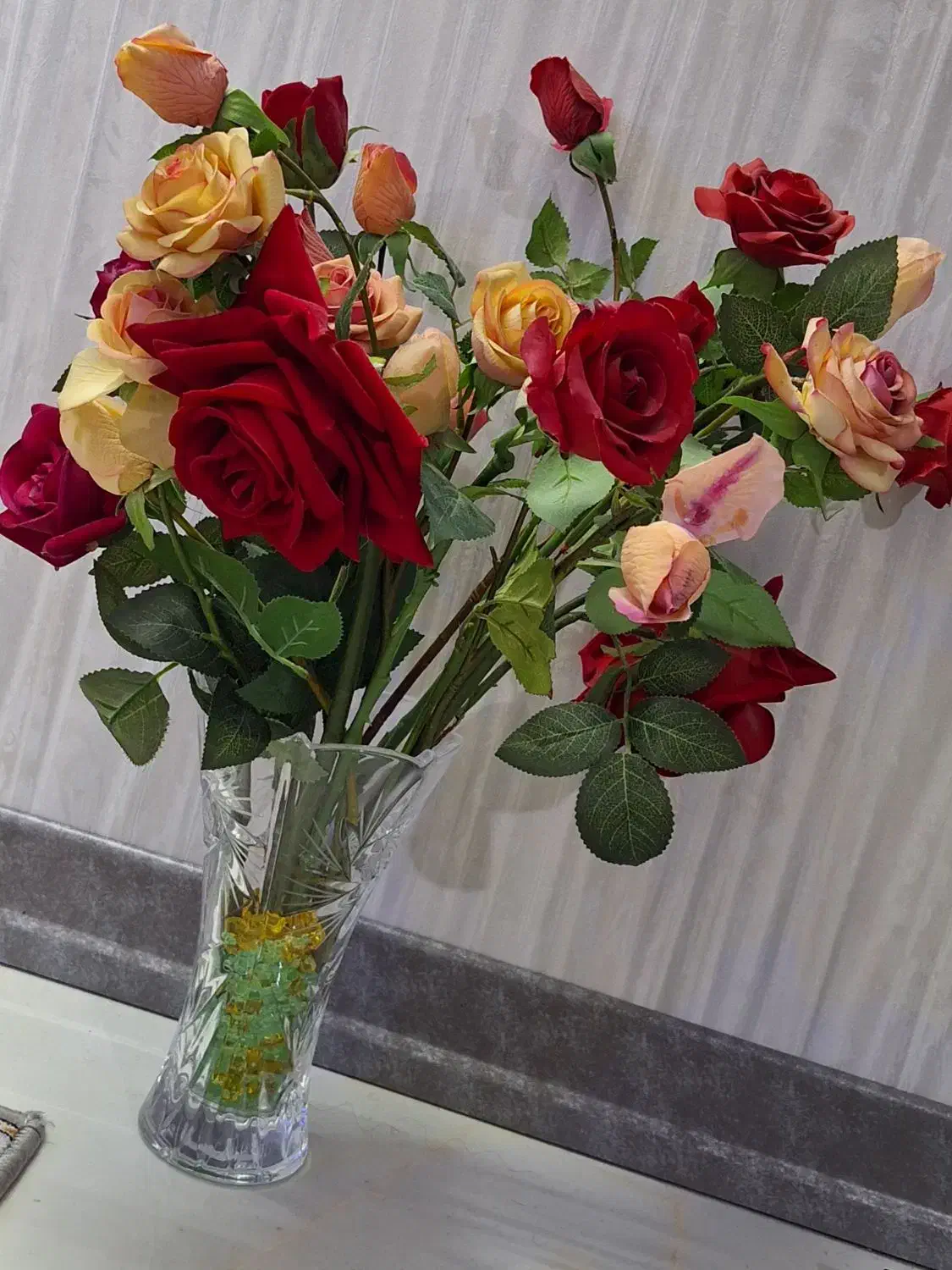 گلدان چینی با گل|گل مصنوعی|مشهد, کارمندان دوم|دیوار