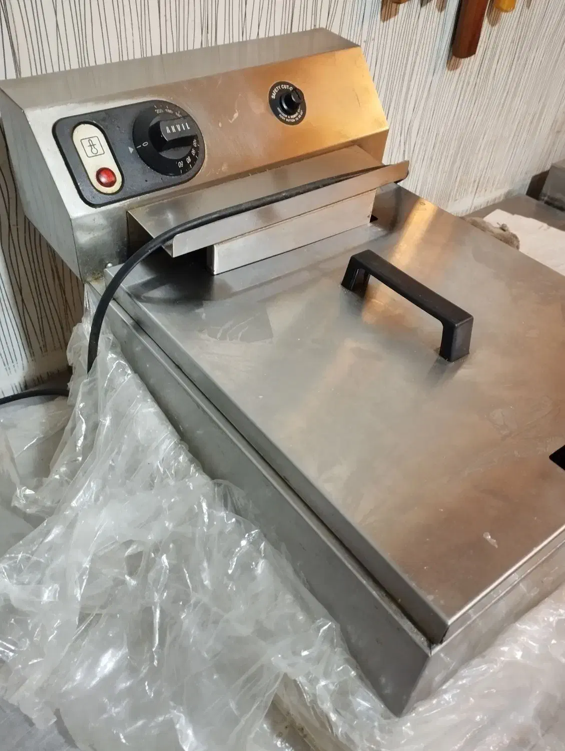 یک سرخ کن تک لگن آنویل و یک سرخ کن دو لگن جنرال|اجاق گاز و لوازم برقی پختوپز|زابل, |دیوار