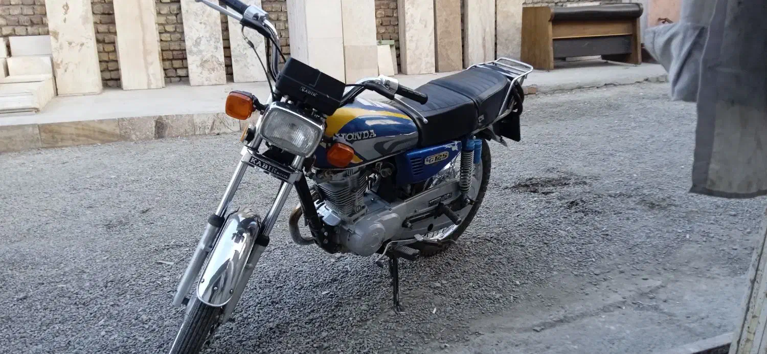 موتور ۱۲۵|موتورسیکلت|قم, قلعه کامکار|دیوار