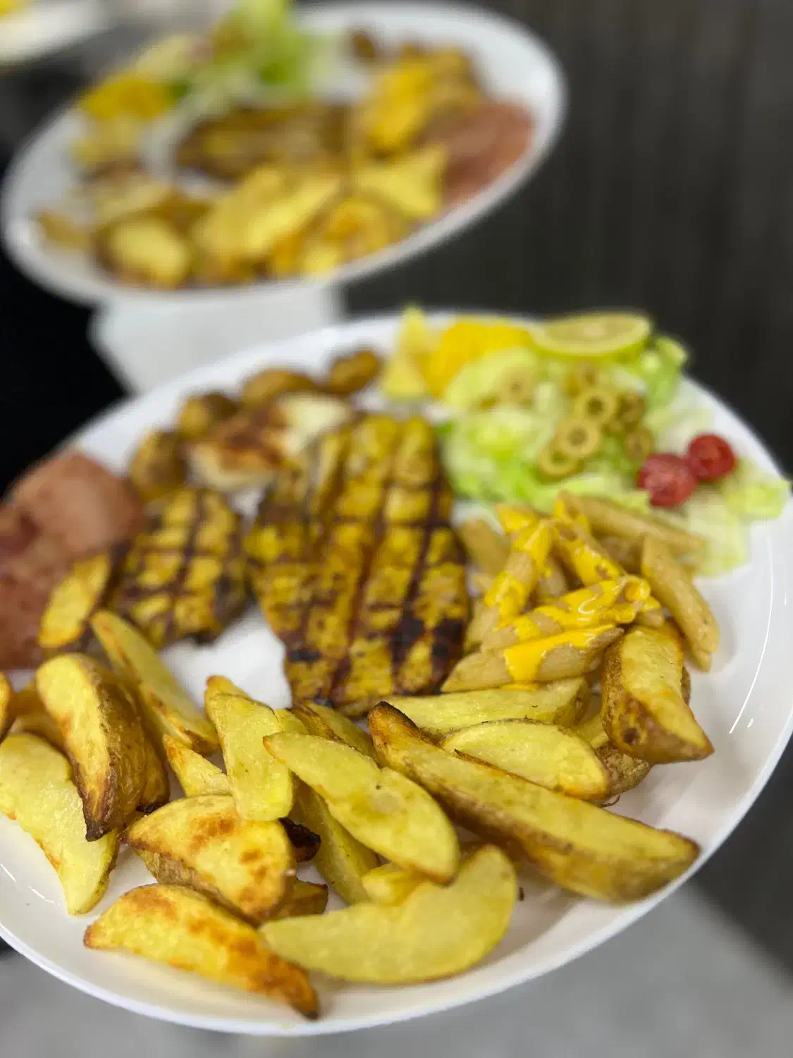 سالن دار خانم|استخدام خدمات فروشگاه و رستوران|شاهینشهر, فردوسی|دیوار