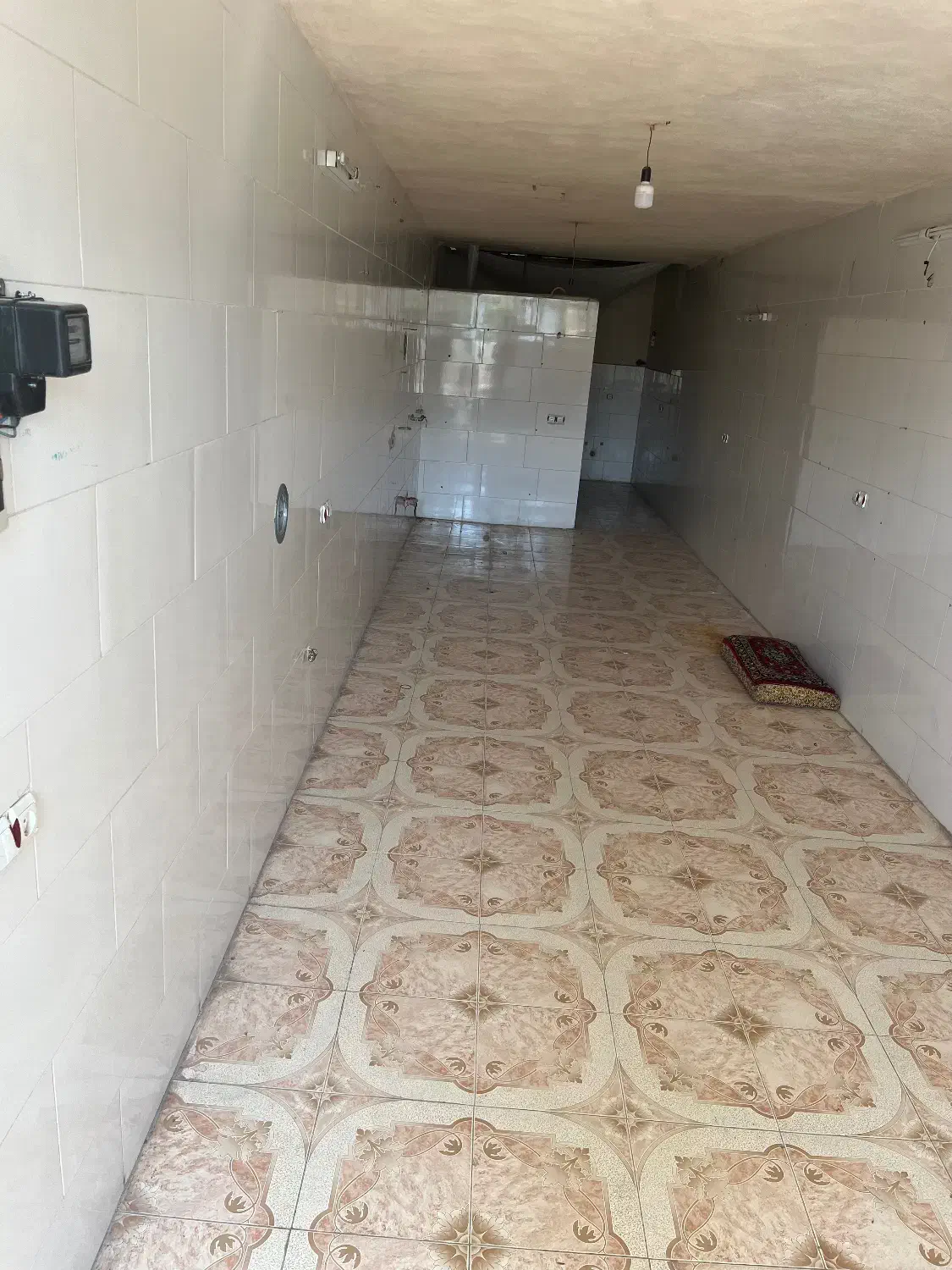 مغازه تجاری در کنار گذر اصلی|اجارهٔ مغازه و غرفه|شیراز, گویم|دیوار