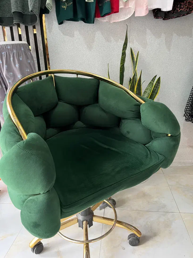 صندلی گردون|صندلی و نیمکت|اردبیل, |دیوار