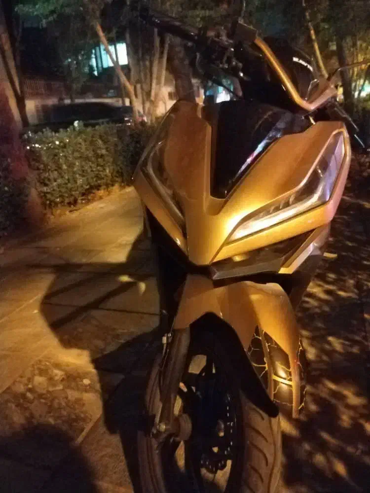 کیلیک کویر|موتورسیکلت|اصفهان, باتون|دیوار