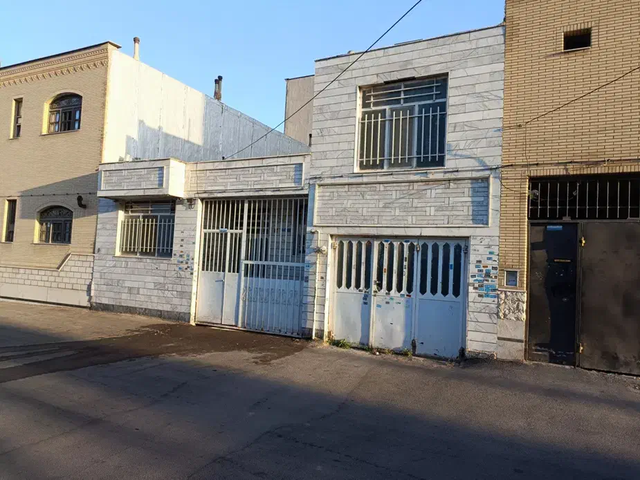 سرمایهگذاری روی ملک ۲۵۰ متری مناسب برای نوسازی|فروش زمین و ملک کلنگی|شیراز, فرگاز|دیوار