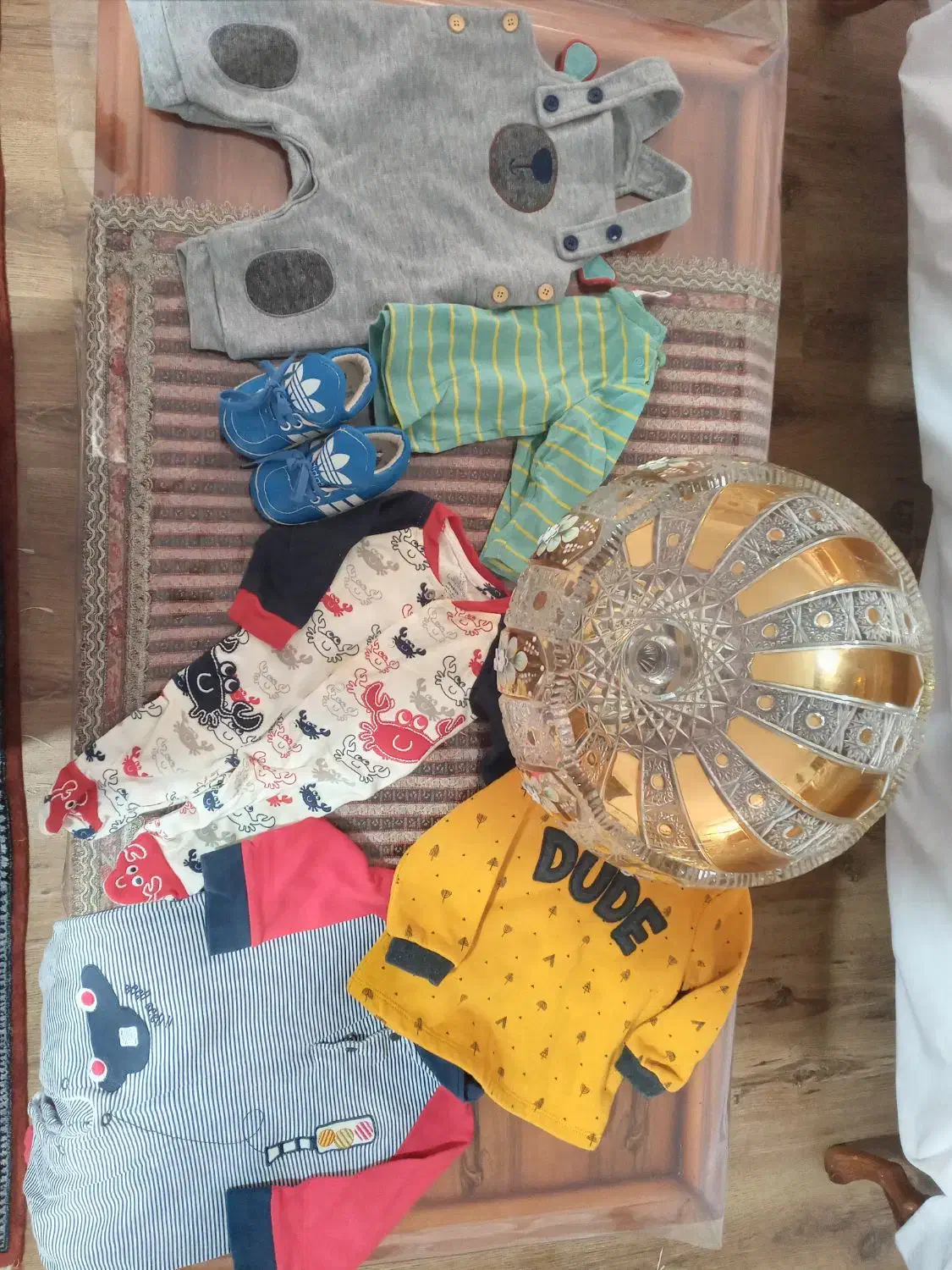 لباس‌های خارجی|کفش و لباس بچه|ری, تصفیه خانه|دیوار