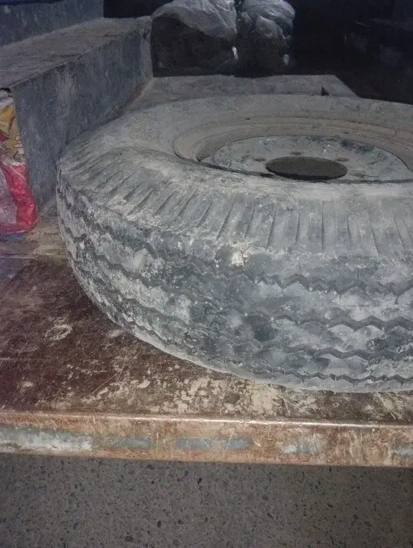 لاستیک عقب نیسان|قطعات یدکی و لوازم جانبی|شهریار, شهرک بهاران (ویره)|دیوار