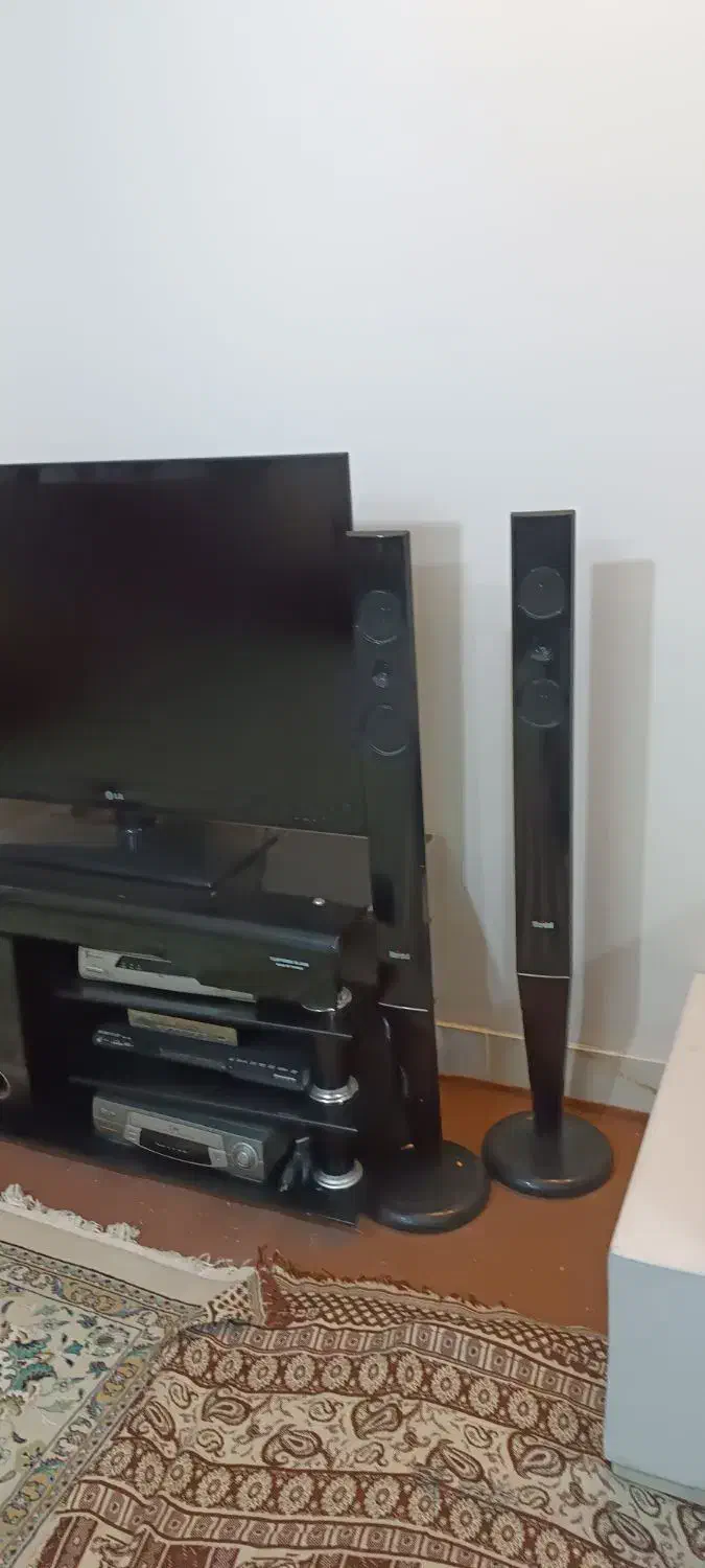 تلویزیون ال جی همراه متعلقات|تلویزیون و پروژکتور|قرچک, باقرآباد|دیوار