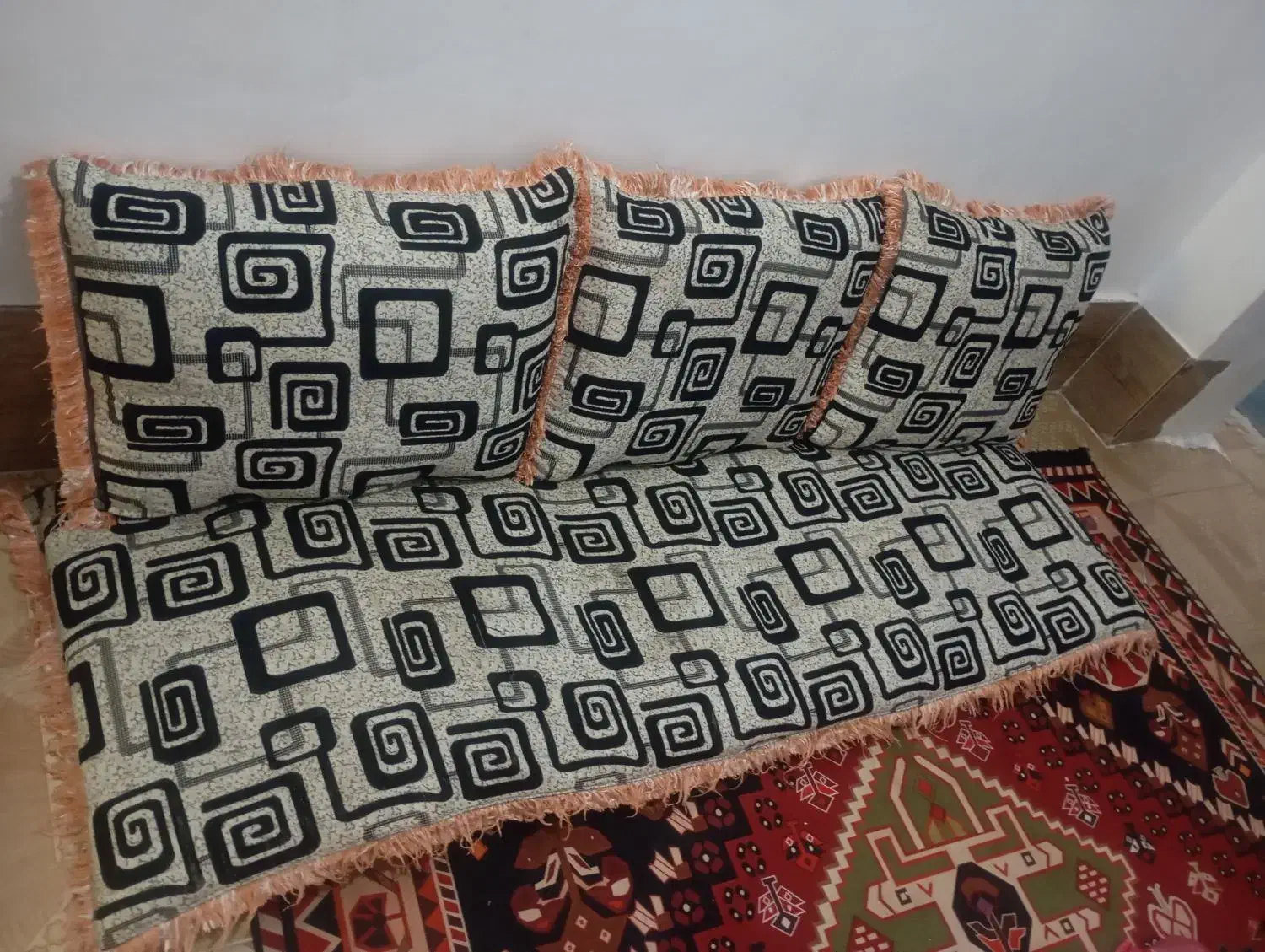 پشتی و کناره|پشتی|رودان, |دیوار