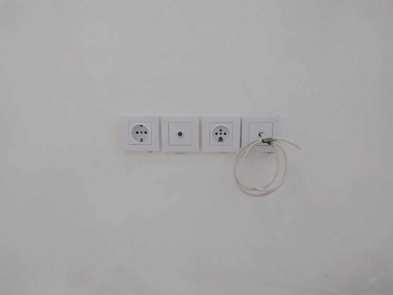 برق کاری|خدمات پیشه و مهارت|رشت, استقامت ۲|دیوار