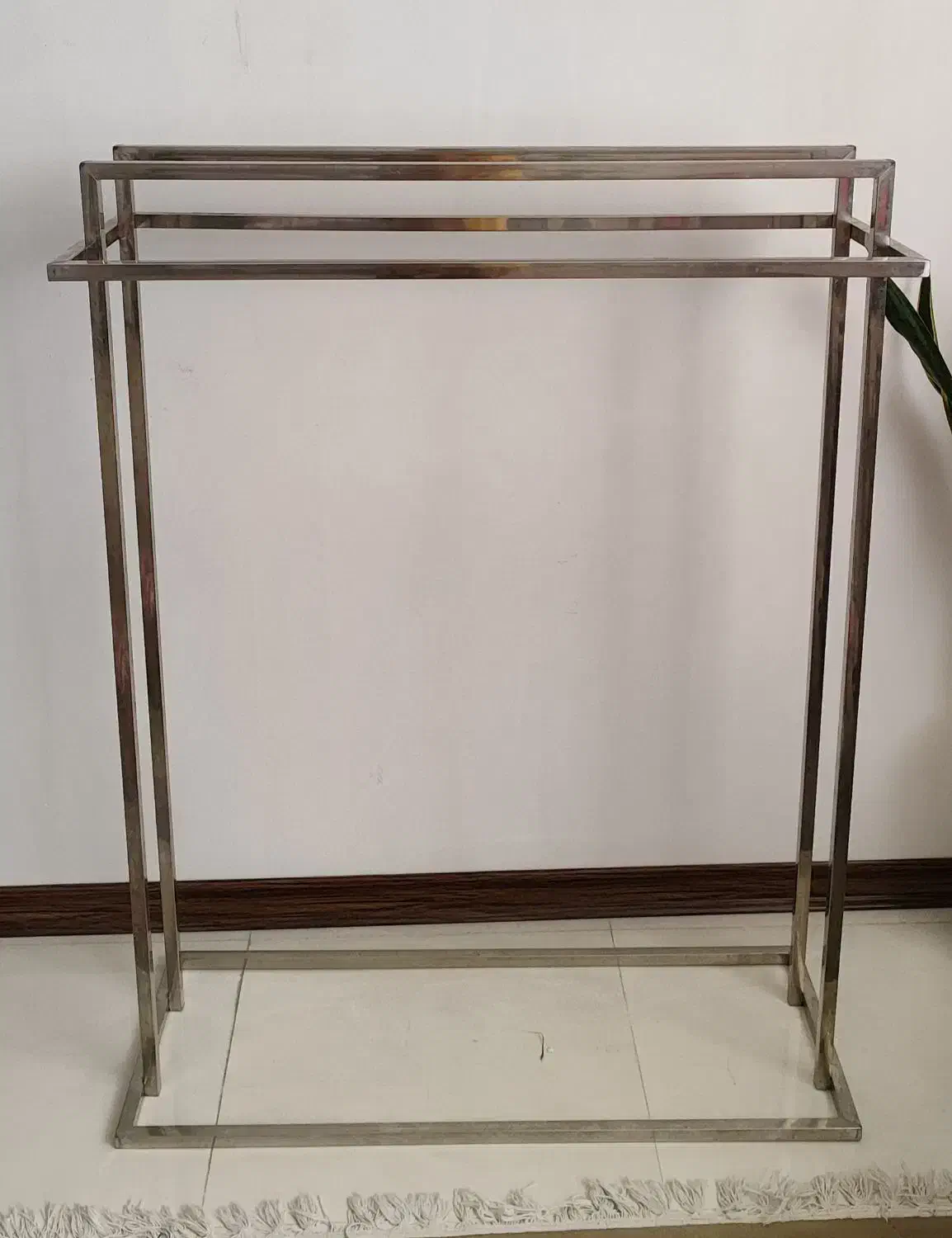 رگال لباس|بندرخت و رخت‌آویز|شهریار, شهریار|دیوار