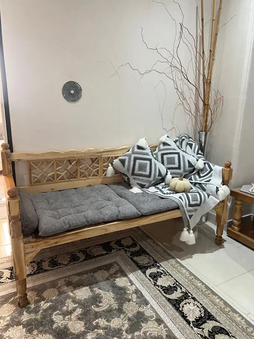 تخت چوبی|تخت و صندلی بچه|ری, سیزده آبان|دیوار