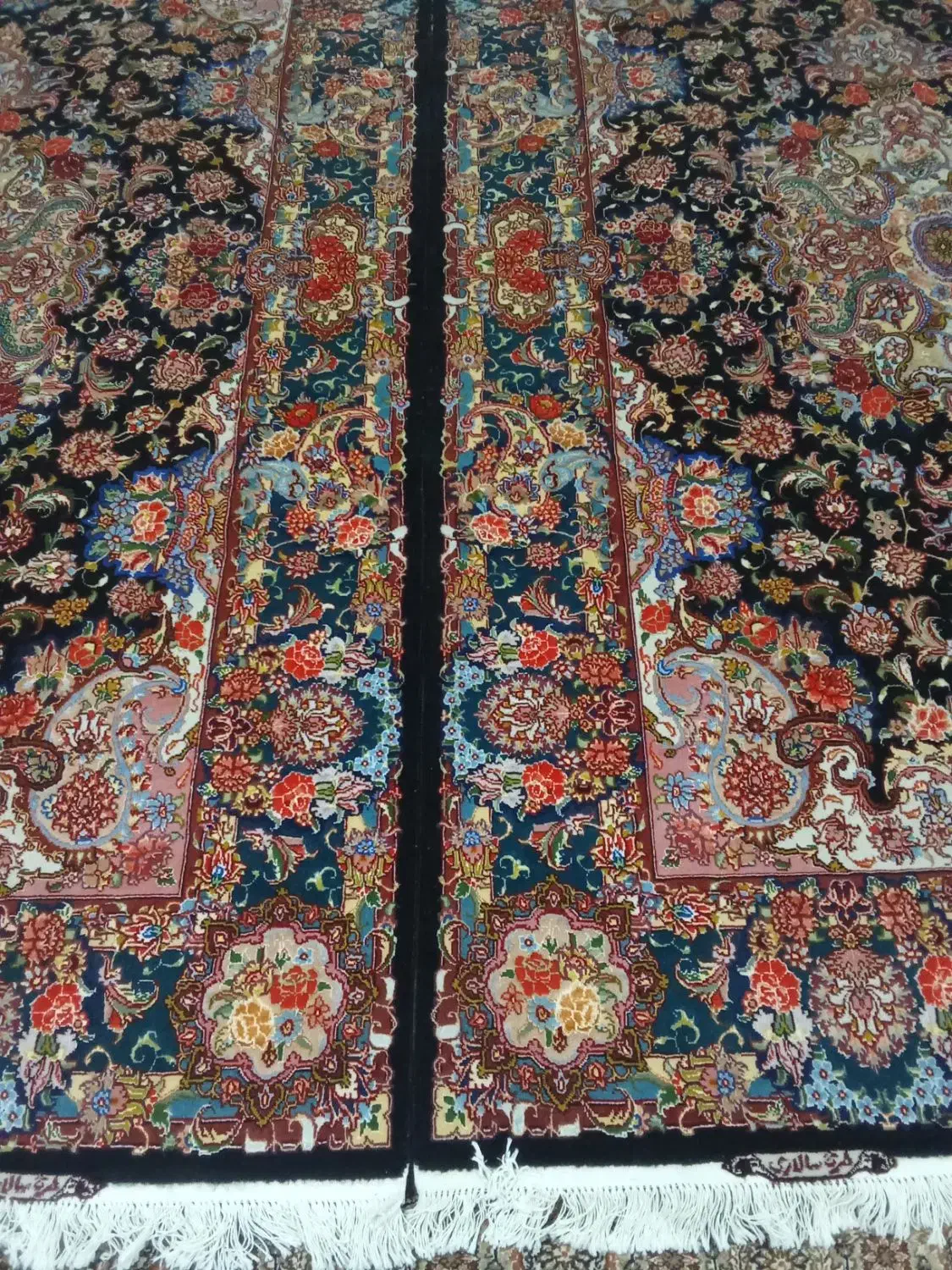 یکجفت فرش دستبافت سالاری ریز ابریشمی|فرش|تبریز, |دیوار