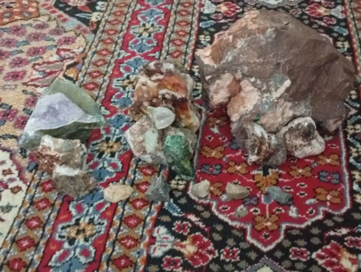 سنگ آماتیس و کفتری و شیشه ای و...|جواهرات|سمنان, |دیوار