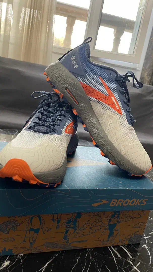 کتونی اورجینال بروکس آمریکایی زیر قیمت فروشگاه|کیف، کفش، کمربند|رشت, منظریه|دیوار