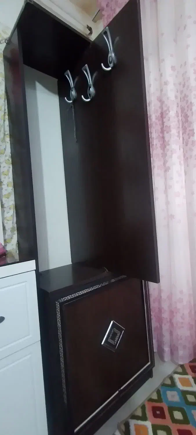 جاکفشی|جاکفشی، کمد، دراور|پردیس, سیاه سنگ|دیوار