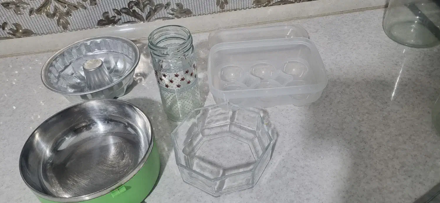 تعدادی وسیله  خورده ریز آشپزخانه|ظروف نگهدارنده، پلاستیکی، یک‌بارمصرف|نیشابور, شریعتی|دیوار