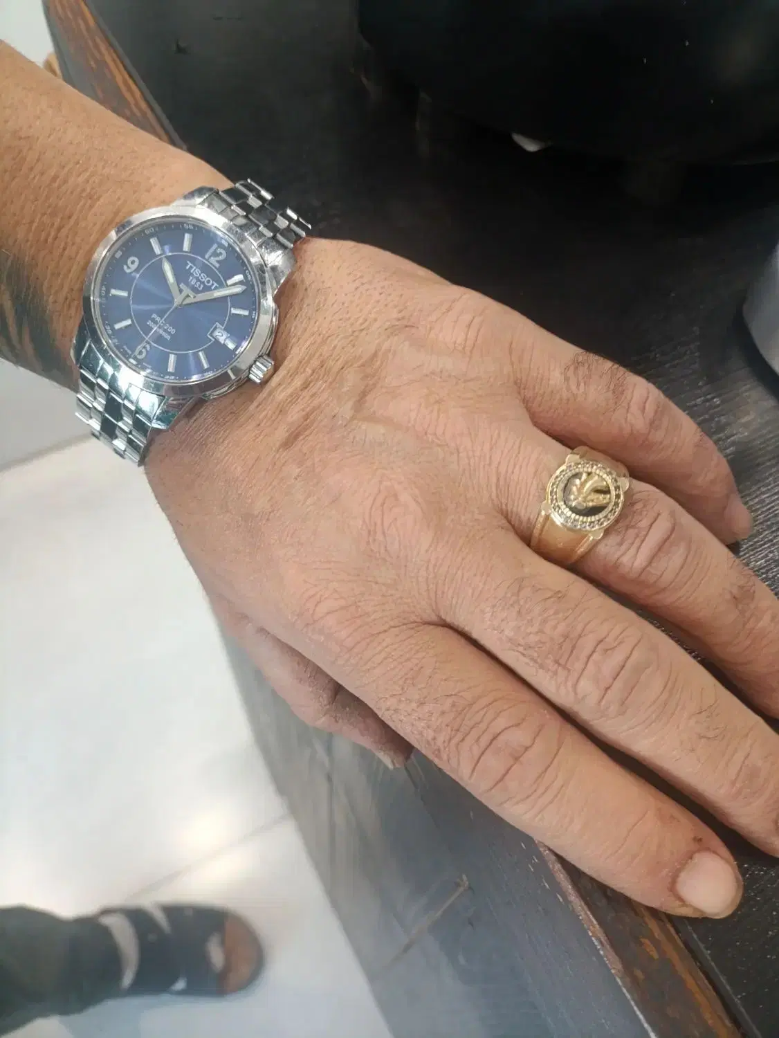 TiSSOT 1853|ساعت|تهران, تسلیحات|دیوار