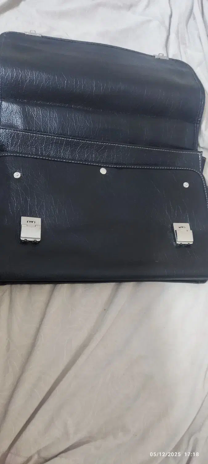 کیف اداری چرم مشکی دارای بند رو دوشی|کیف، کفش، کمربند|ری, صفاییه (چشمه علی)|دیوار