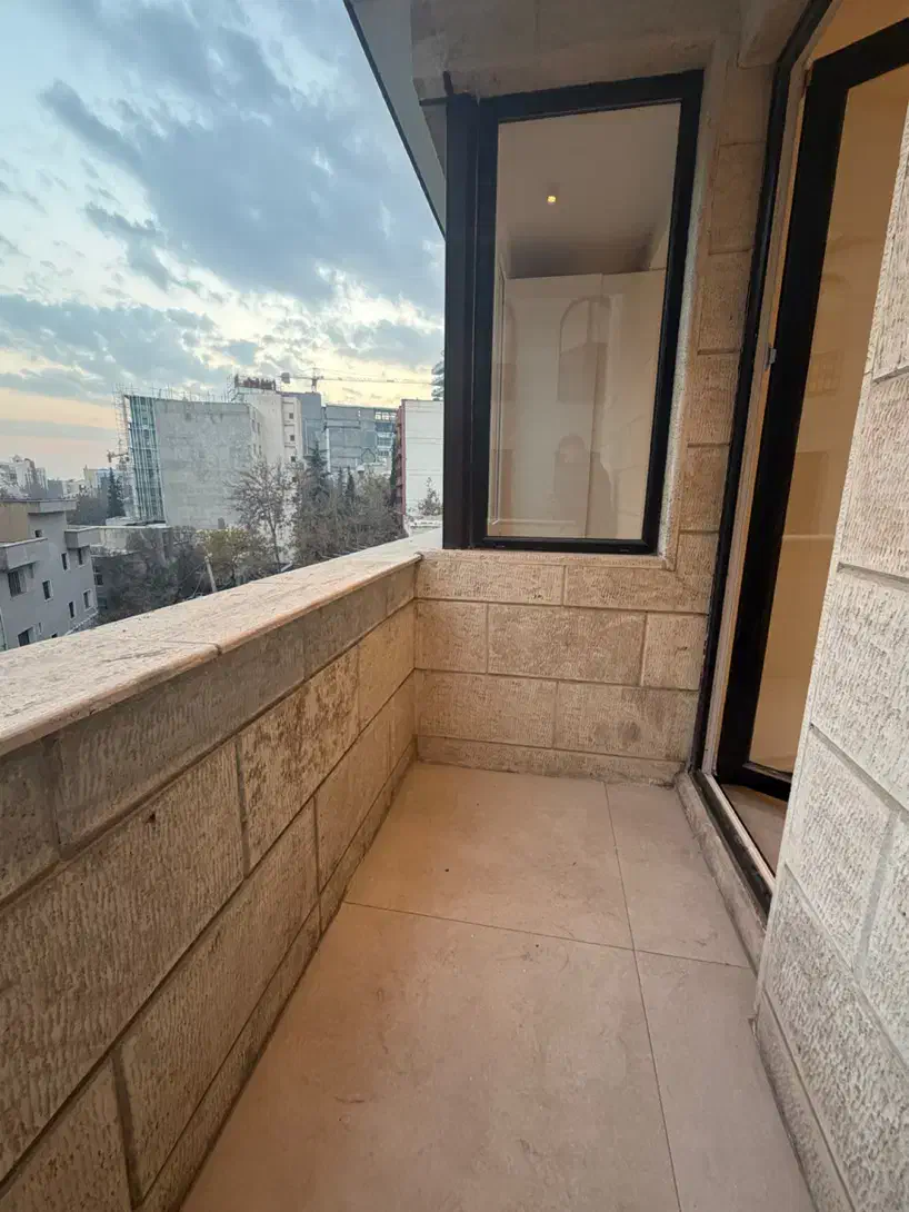 نیاوران/۱۶۰ متر ۳ خواب/تک واحدی/کلید نخورده