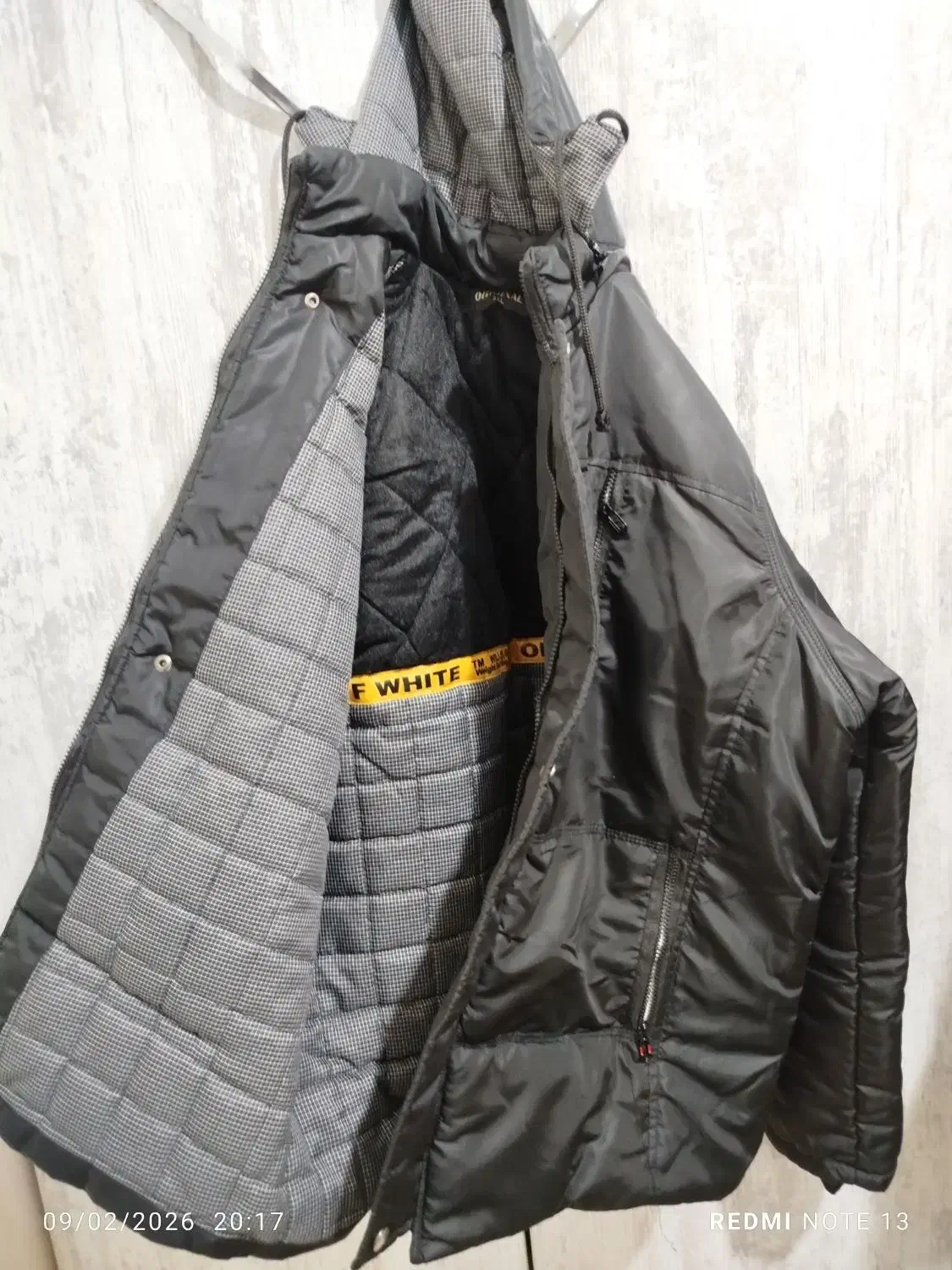 کاپشن مشکی|لباس|مسجد سلیمان, |دیوار