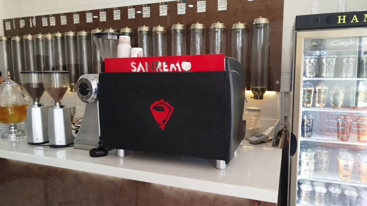 نیرو جهت کار در کافه نیازمندیم (فوری)|استخدام خدمات فروشگاه و رستوران|قم, قلعه کامکار|دیوار