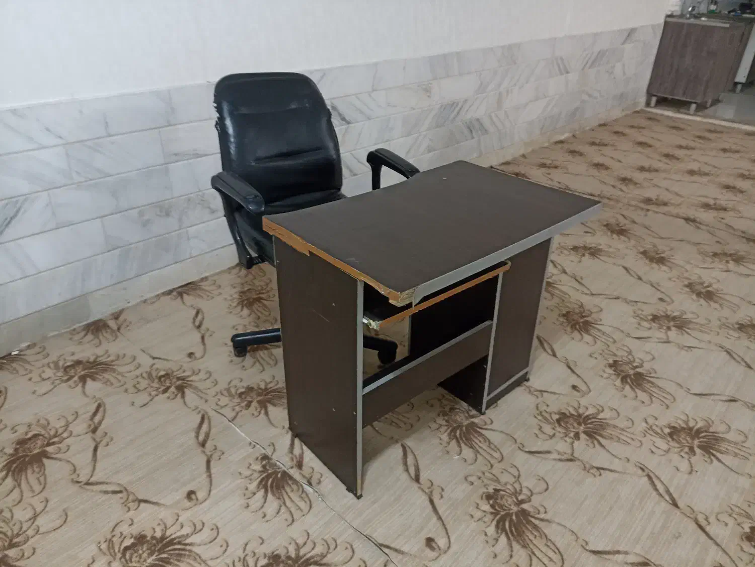 میز کامپیوتر و صندلی چرخدار|میز تحریر و کامپیوتر|قم, انسجام|دیوار