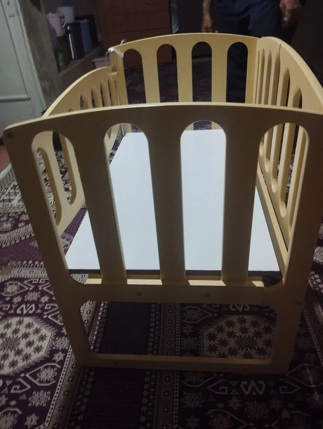 تخت خواب بچه نو سالم|تخت و صندلی بچه|زنجان, |دیوار