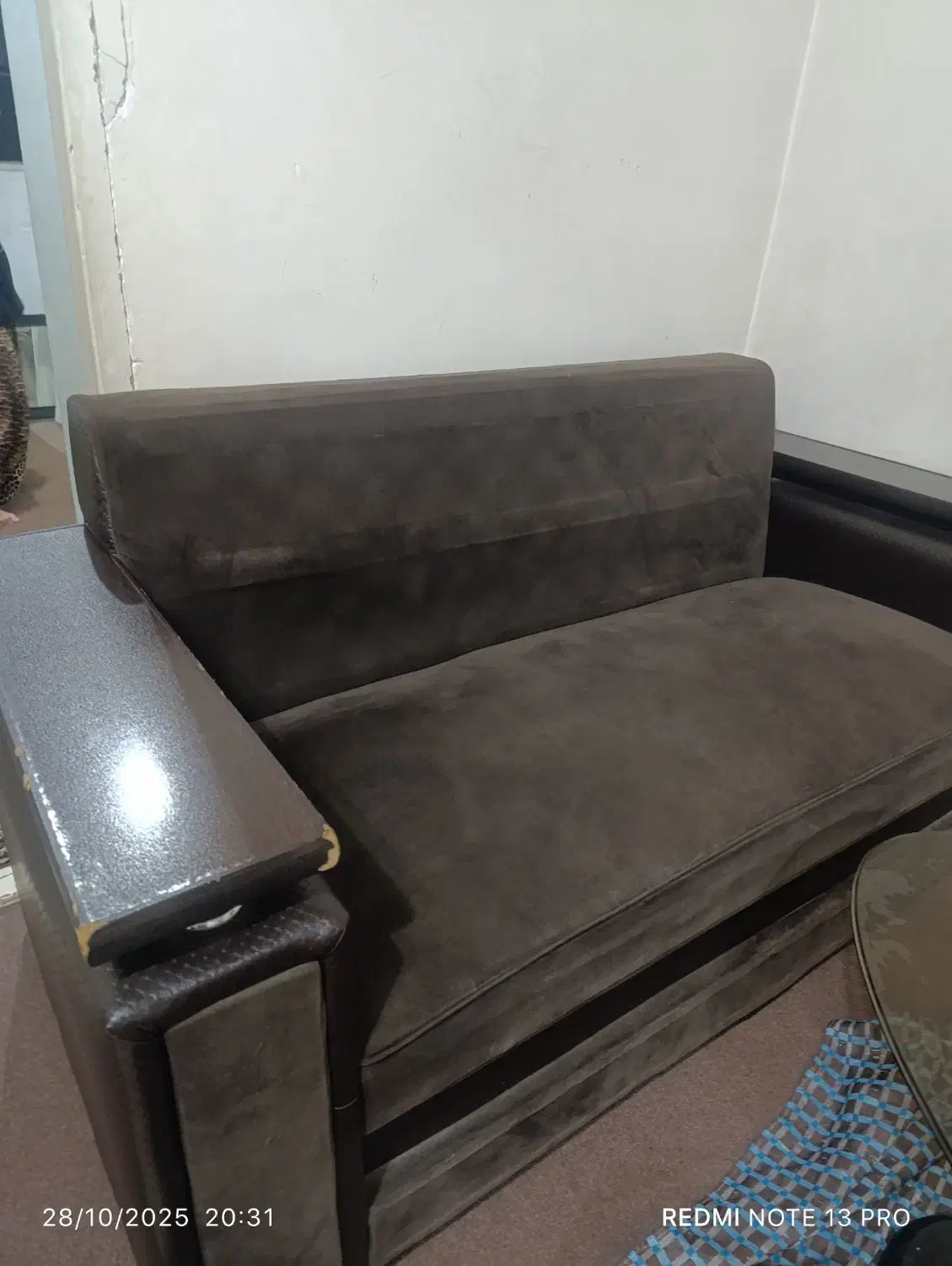 مبل قهوه ای به همراه میز|مبلمان خانگی و میز عسلی|رشت, سلیمانداراب|دیوار