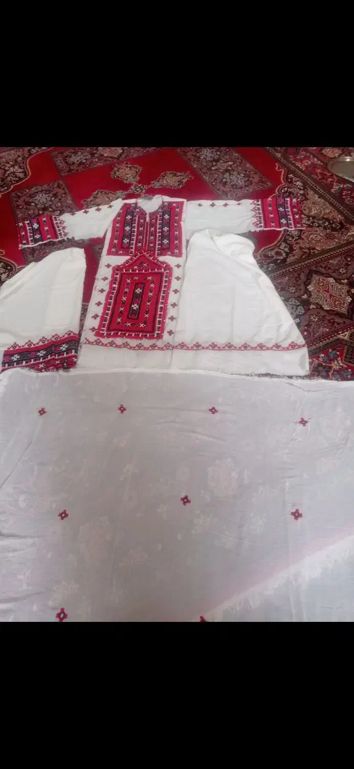 لباس مجلسی. تپهی|لباس|نازیل, |دیوار