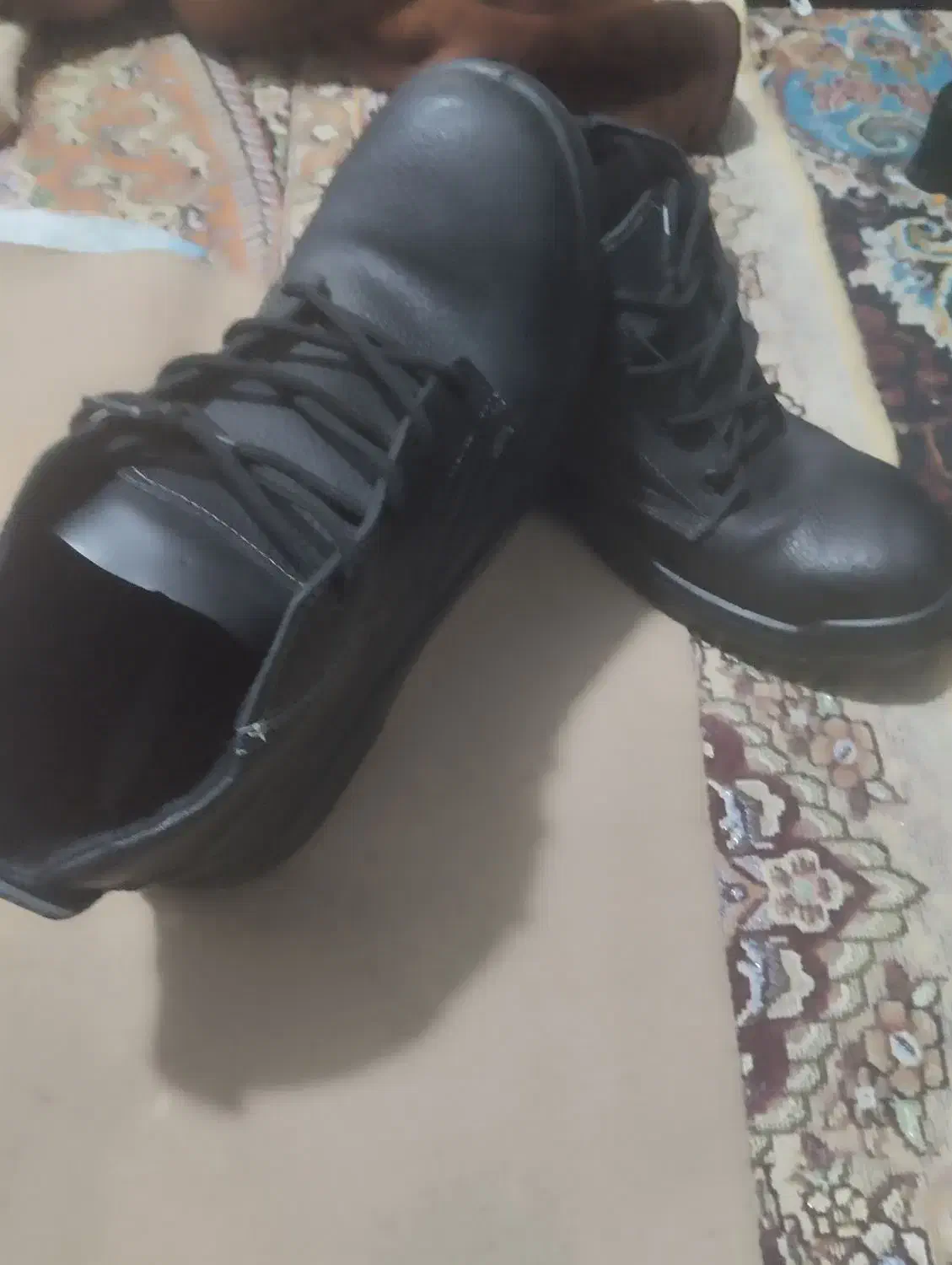 کفش|کیف، کفش، کمربند|پیشوا, |دیوار