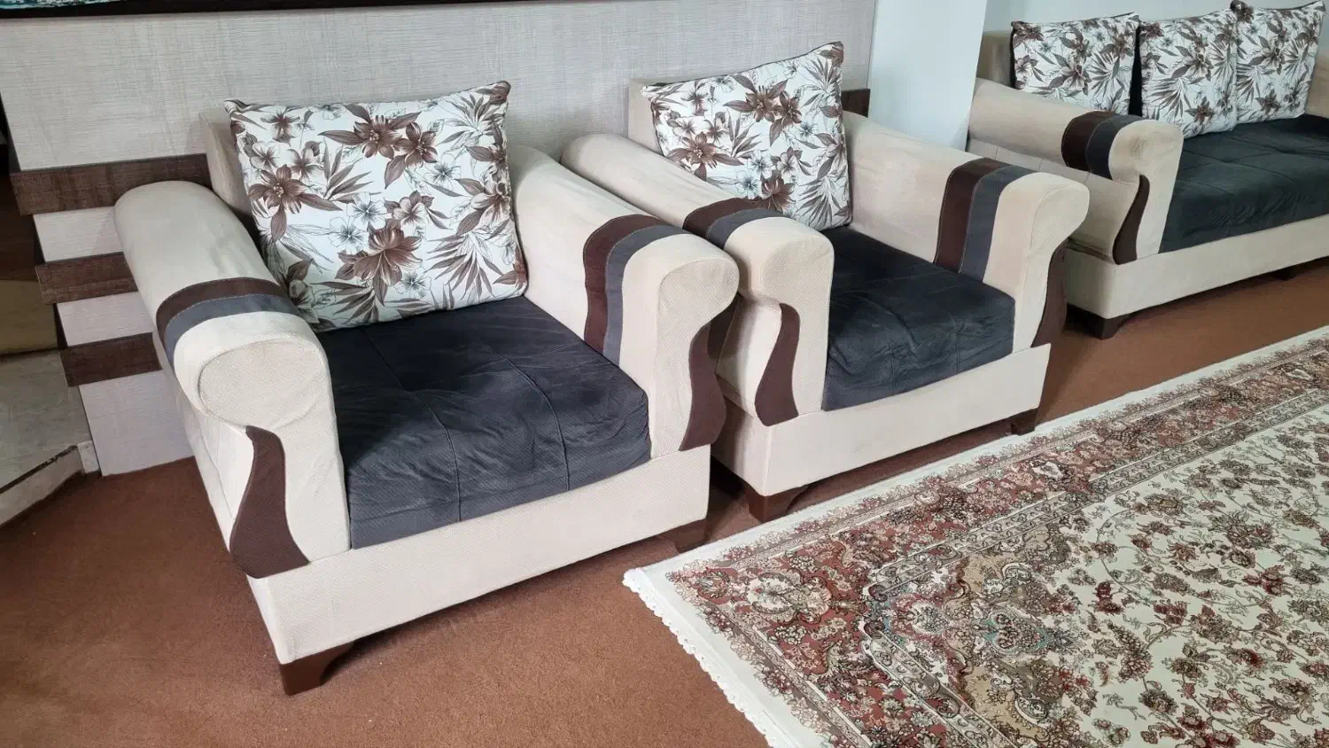 مبل راحتی کارکرده 8 نفره باقیمت مناسب|مبلمان خانگی و میز عسلی|جلفا, |دیوار